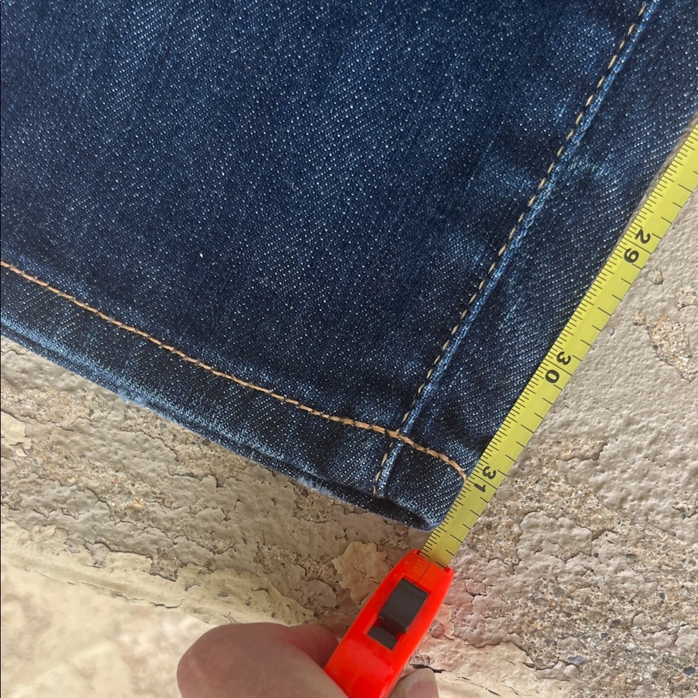 Like new Lucky Brand Dark Blue Skinny Jeans - Picture 11 of 16
